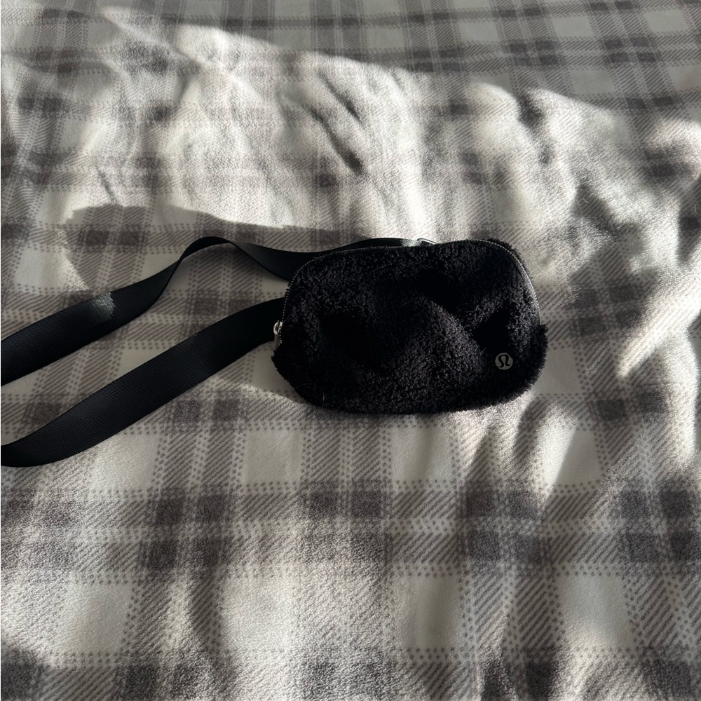 Lululemon Everywhere Fleece Belt Bag